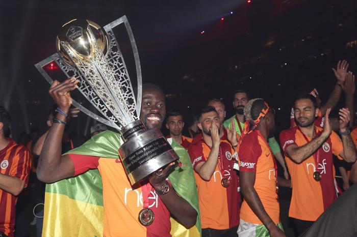 Fatih Terim ve futbolcuları ayakta alkışlandı Muhteşem geceden kareler