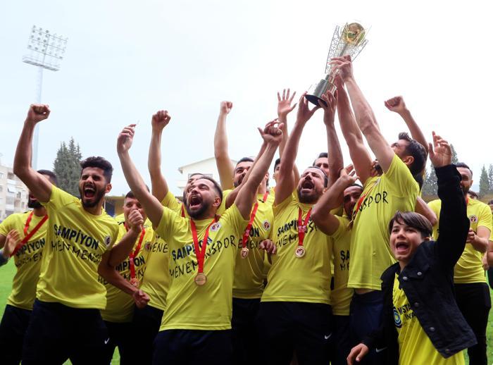 Şampiyon Menemen Belediyespor kupasını büyük coşkuyla kaldırdı