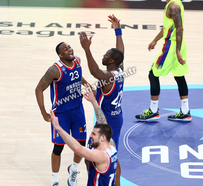 Anadolu Efes - Barcelona Lassa maçından ekrana yansımayanlar