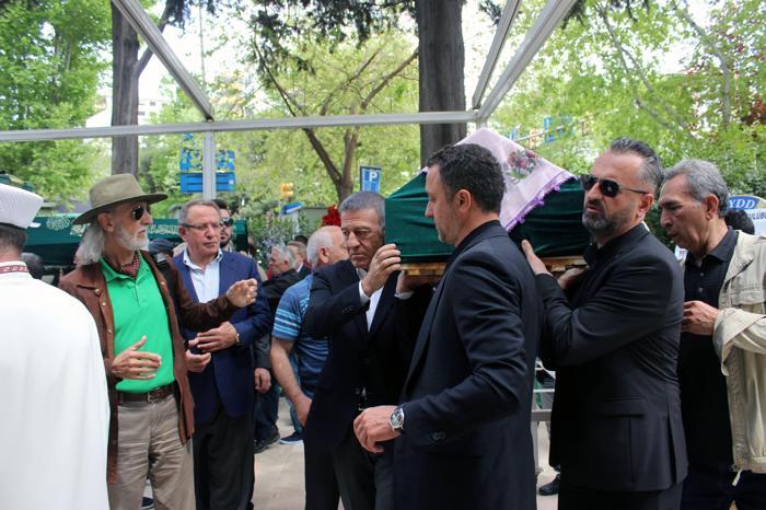 Ahmet Ağaoğlundan kayınvalidesine son görev
