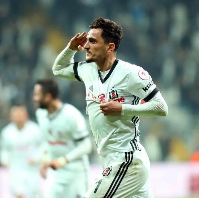Beşiktaşta yaprak dökümü Yolcu listesi ortaya çıktı