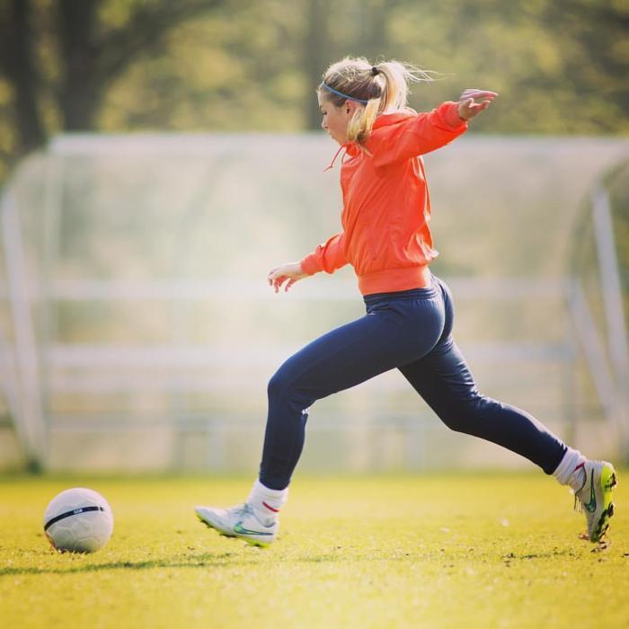 Hollandalı güzel kadın futbolcu Anouk Hoogendijk