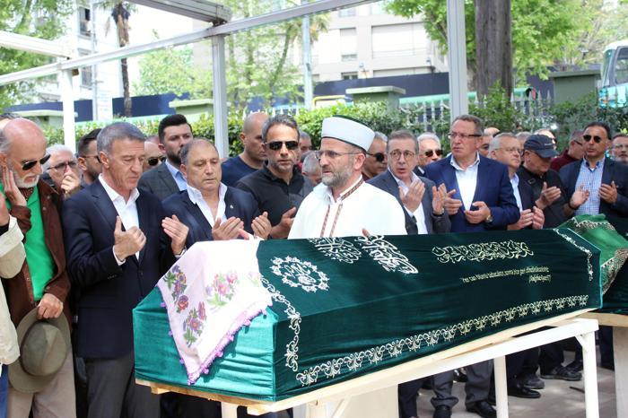 Ahmet Ağaoğlundan kayınvalidesine son görev