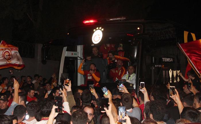 Galatasaray Beşiktaşı devirdi, Florya bayram yerine döndü