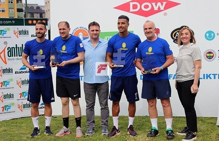 Fenerbahçeli Soldado ve Dirar tenis oynadı Otizme dikkati çekti