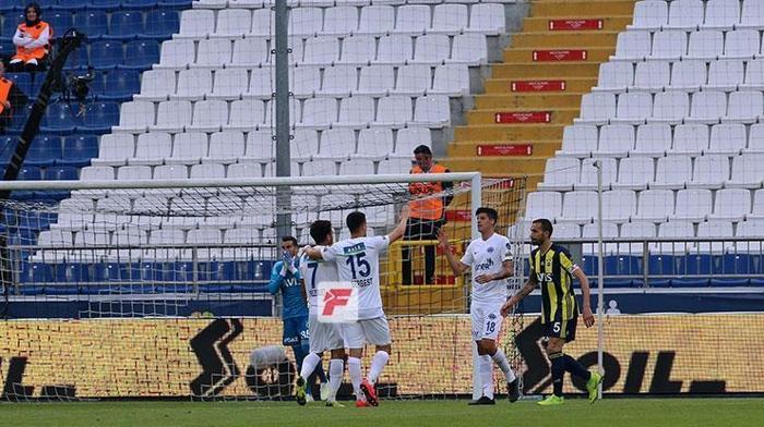 Harun Tekinin yaptığı büyük hata sosyal medyayı salladı