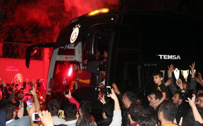 Galatasaray Beşiktaşı devirdi, Florya bayram yerine döndü
