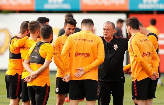 Fatih Terimden sürpriz tercih... Beşiktaş derbisi öncesi kadro dışı