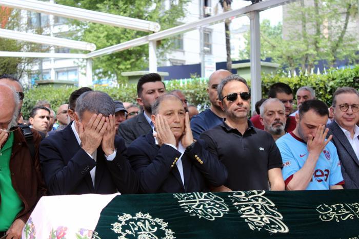 Ahmet Ağaoğlundan kayınvalidesine son görev