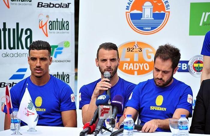 Fenerbahçeli Soldado ve Dirar tenis oynadı Otizme dikkati çekti