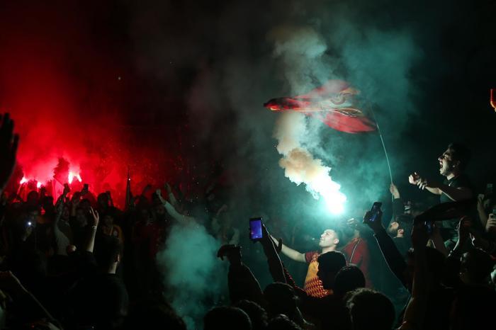 Galatasaray Beşiktaşı devirdi, Florya bayram yerine döndü