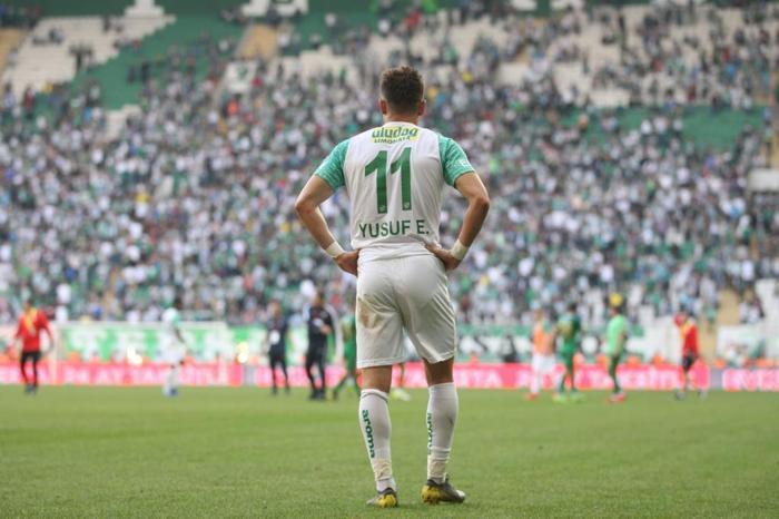 Bursaspor taraftarı çıldırdı Futbolculara sert tepki