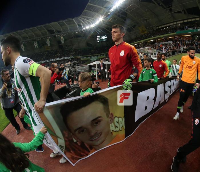 Konyaspor - Galatasaray maçından ekrana yansımayanlar