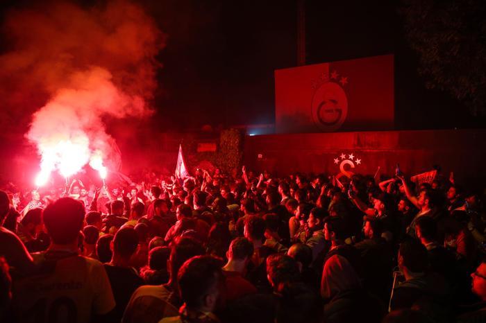 Galatasaray Beşiktaşı devirdi, Florya bayram yerine döndü