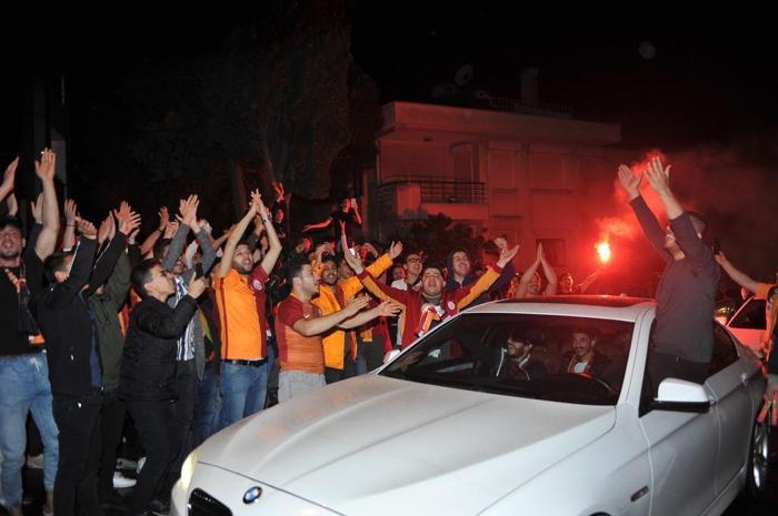 Galatasaray Beşiktaşı devirdi, Florya bayram yerine döndü