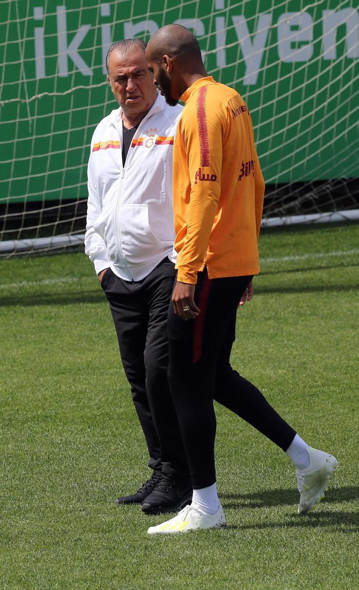 Galatasarayda Beşiktaş hazırlıkları sürüyor... Fatih Terim iki oyuncuyla özel konuştu