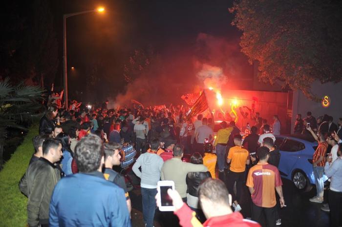 Galatasaray Beşiktaşı devirdi, Florya bayram yerine döndü