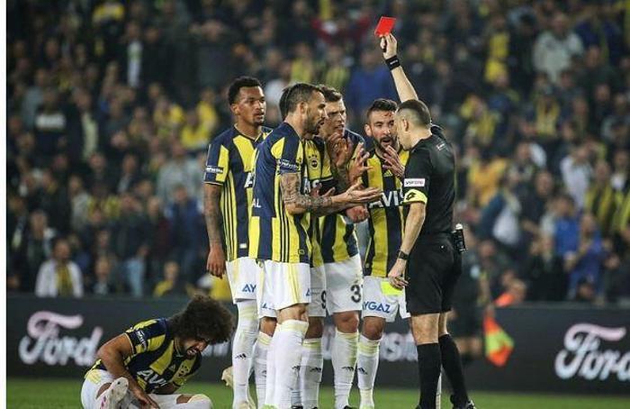 Fenerbahçeli Sadık Çiftpınara büyük şok 12 maç ceza yolda