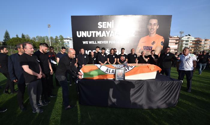 Josef Sural son yolculuğuna gözyaşları içerisinde uğurlandı