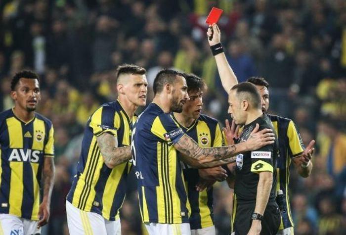 Fenerbahçeli Sadık Çiftpınara büyük şok 12 maç ceza yolda