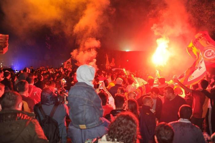 Galatasaray Beşiktaşı devirdi, Florya bayram yerine döndü