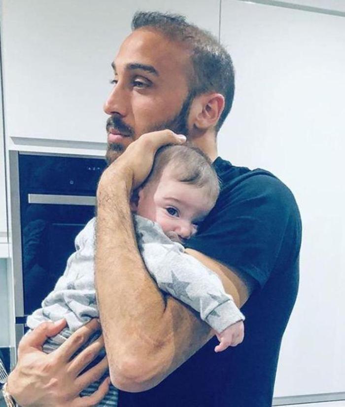 Cenk Tosundan eşine özel hareket