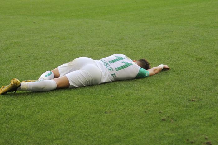 Bursaspor taraftarı çıldırdı Futbolculara sert tepki