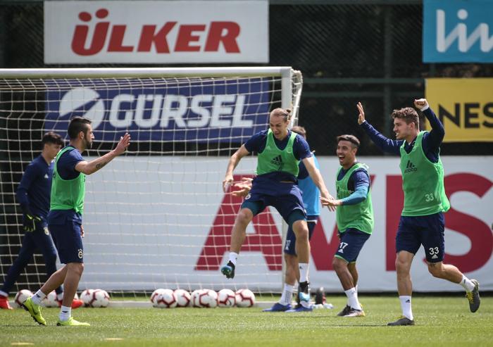 Fenerbahçenin Fransız yıldızı Valbuena, hırsının kurbanı oldu