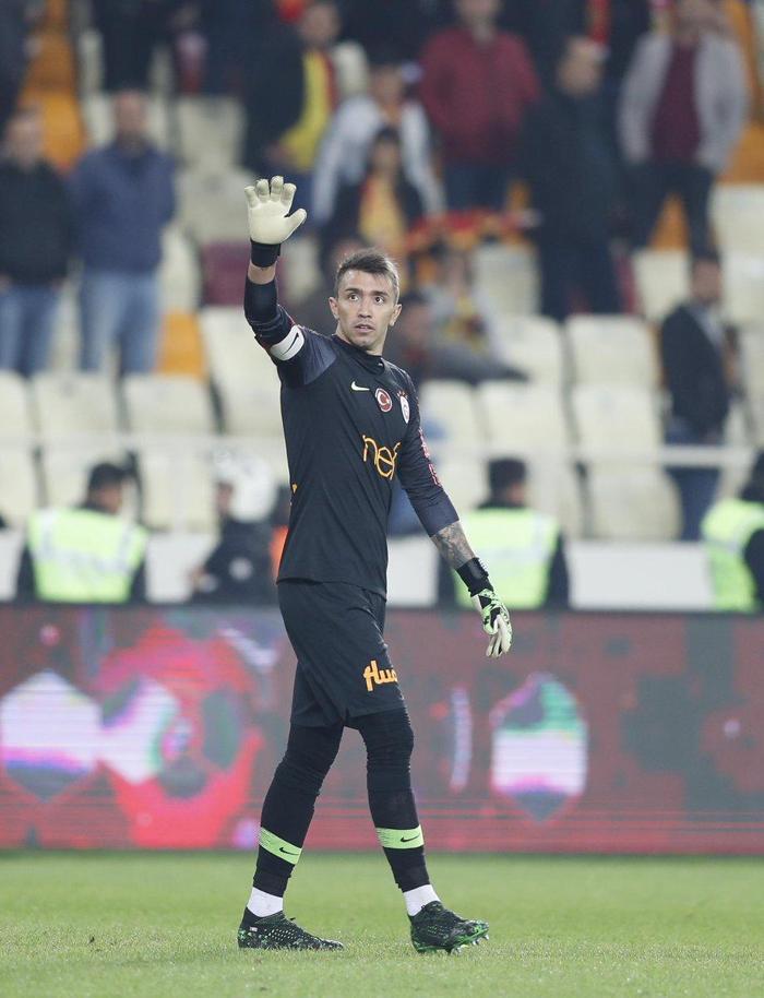 Galatasarayın Brezilyalı yıldızı Marcao, göz yaşlarını tutamadı