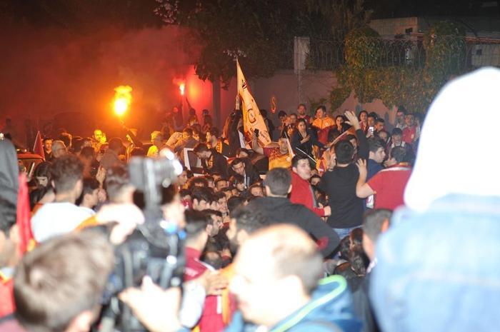 Galatasaray Beşiktaşı devirdi, Florya bayram yerine döndü