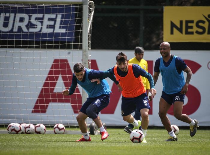 Fenerbahçenin Fransız yıldızı Valbuena, hırsının kurbanı oldu