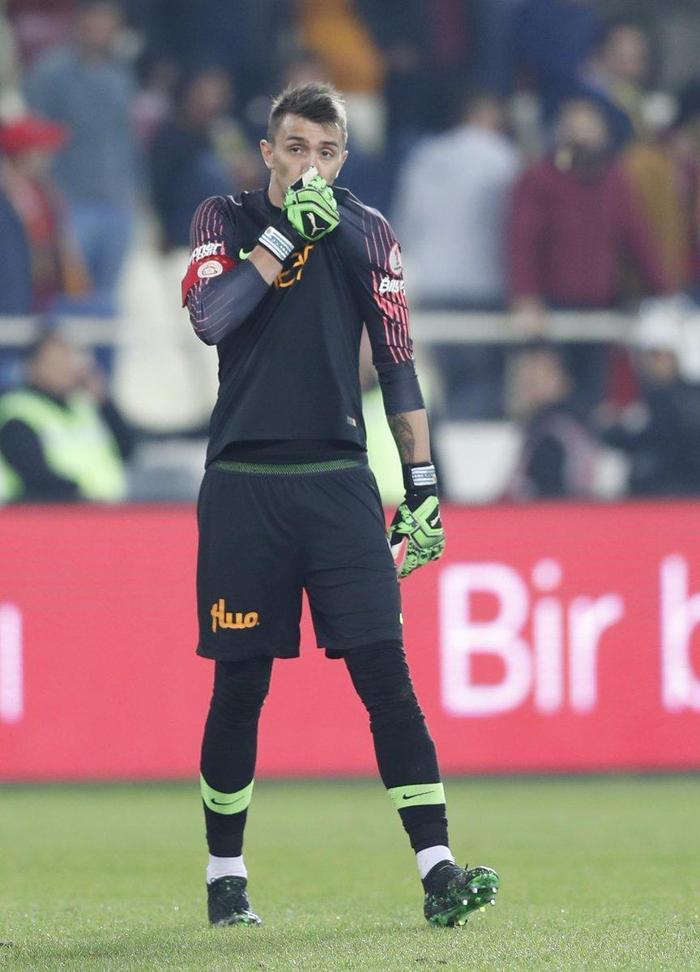 Galatasarayın Brezilyalı yıldızı Marcao, göz yaşlarını tutamadı
