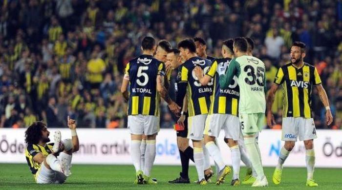 Fenerbahçeli Sadık Çiftpınara büyük şok 12 maç ceza yolda