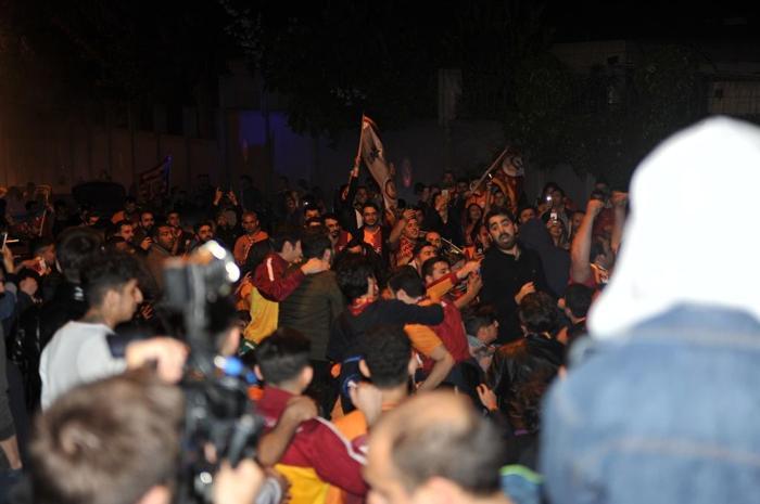 Galatasaray Beşiktaşı devirdi, Florya bayram yerine döndü