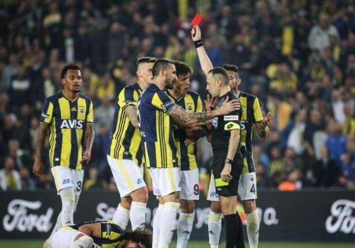 Fenerbahçeli Sadık Çiftpınara büyük şok 12 maç ceza yolda