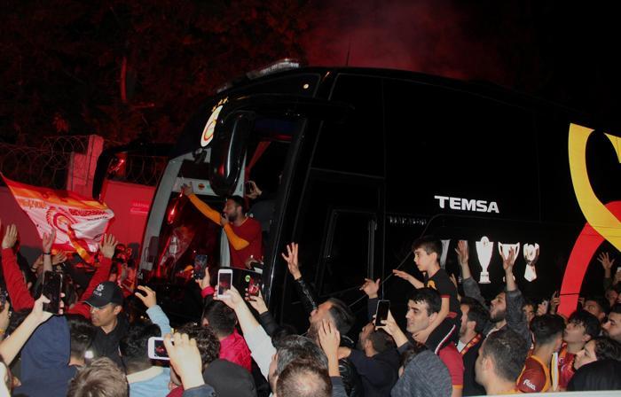 Galatasaray Beşiktaşı devirdi, Florya bayram yerine döndü