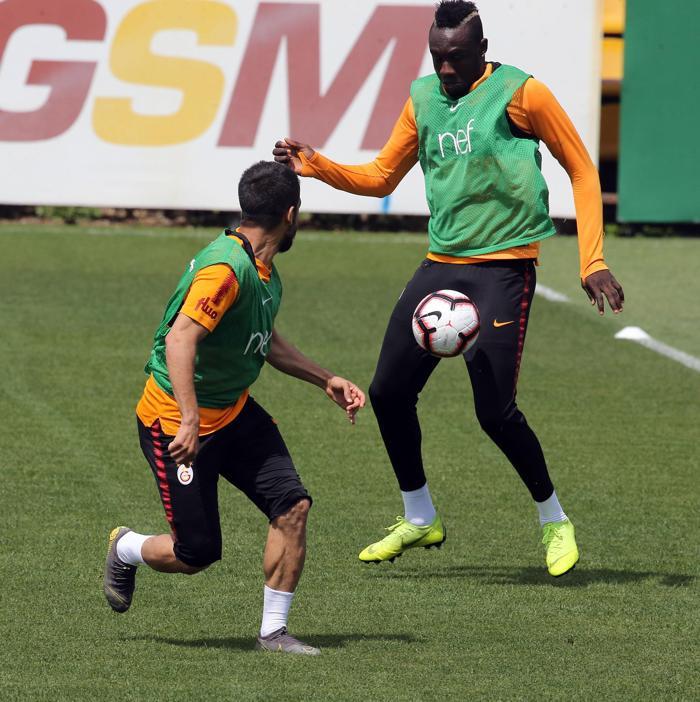 Galatasarayda Beşiktaş hazırlıkları sürüyor... Fatih Terim iki oyuncuyla özel konuştu