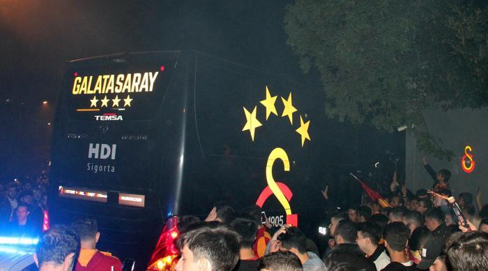 Galatasaray Beşiktaşı devirdi, Florya bayram yerine döndü