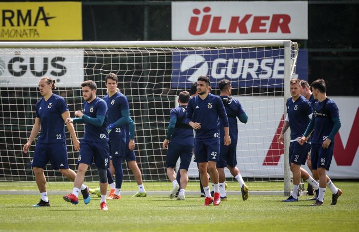 Fenerbahçenin Fransız yıldızı Valbuena, hırsının kurbanı oldu