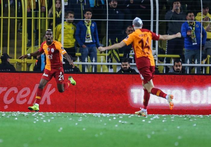 Galatasaray 10 milyon Euroya Babel transferini bitirdi