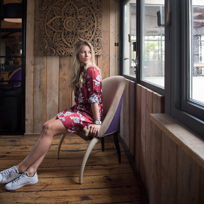 Hollandalı güzel kadın futbolcu Anouk Hoogendijk