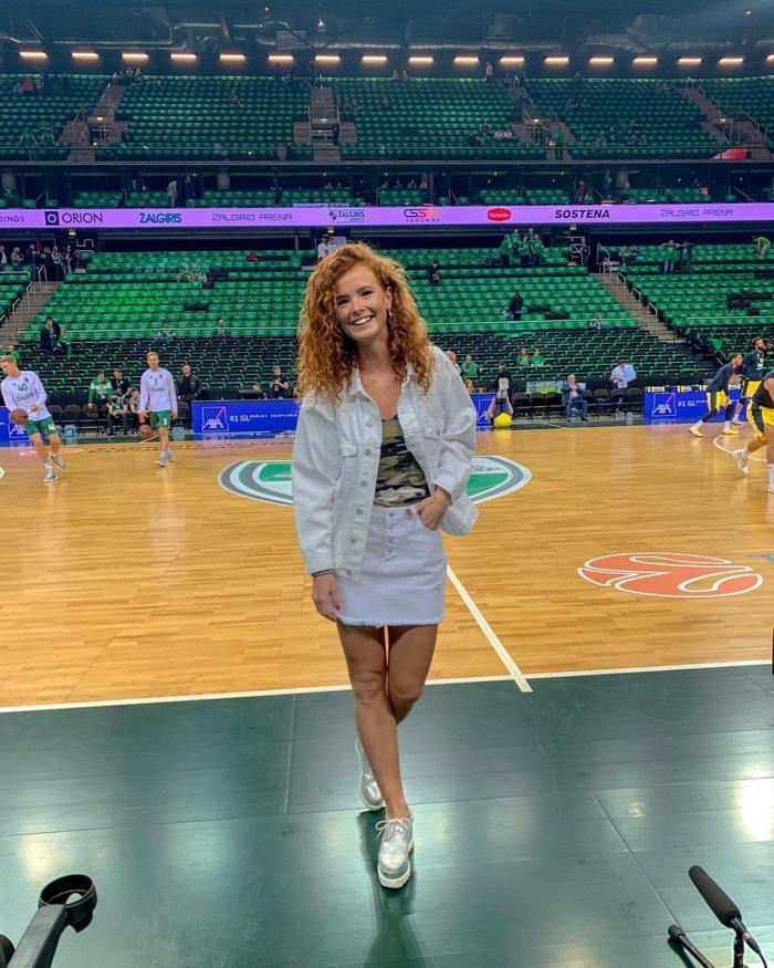 Güzel spiker Dalia Belickaite Fenerbahçe maçına damga vurdu