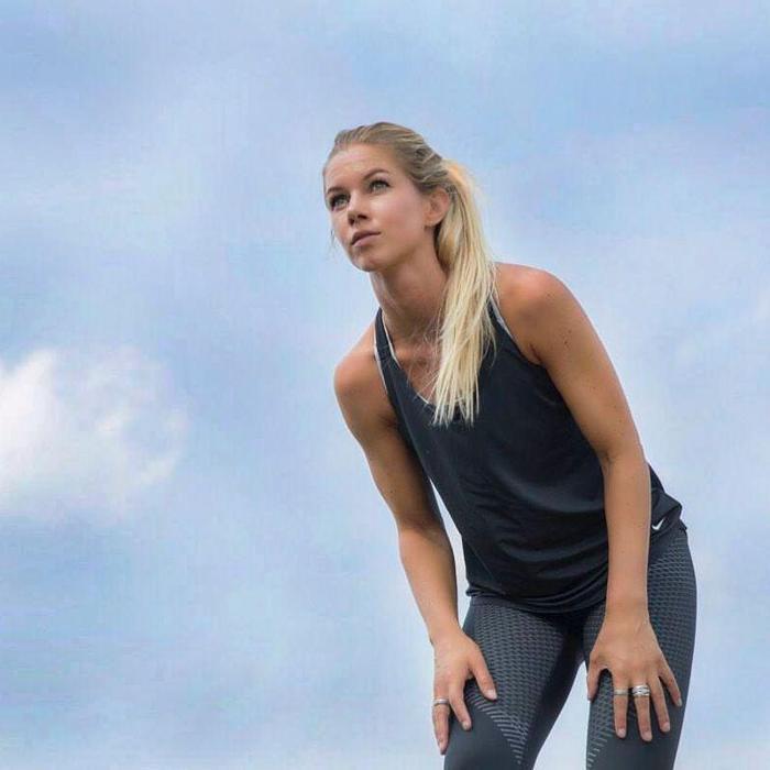 Hollandalı güzel kadın futbolcu Anouk Hoogendijk