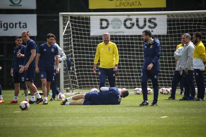 Fenerbahçenin Fransız yıldızı Valbuena, hırsının kurbanı oldu