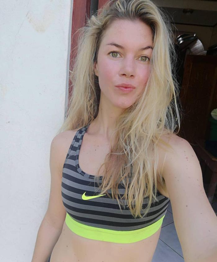 Hollandalı güzel kadın futbolcu Anouk Hoogendijk