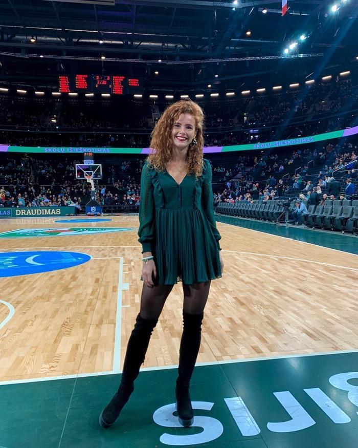Güzel spiker Dalia Belickaite Fenerbahçe maçına damga vurdu