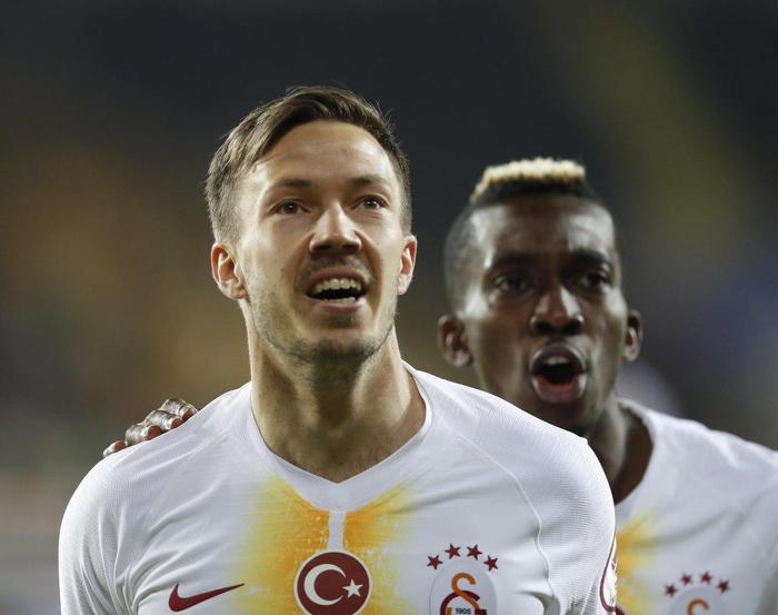 Galatasarayın Brezilyalı yıldızı Marcao, göz yaşlarını tutamadı