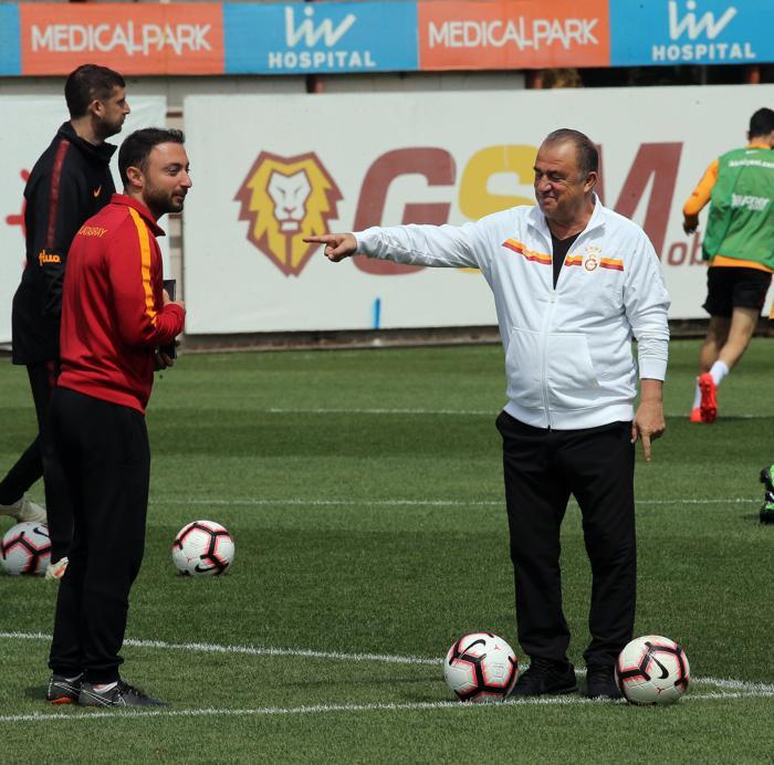 Galatasarayda Beşiktaş hazırlıkları sürüyor... Fatih Terim iki oyuncuyla özel konuştu
