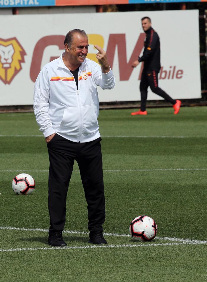 Galatasarayda Beşiktaş hazırlıkları sürüyor... Fatih Terim iki oyuncuyla özel konuştu