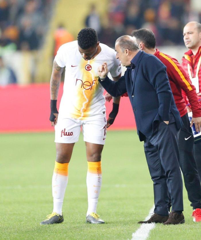 Galatasarayın Brezilyalı yıldızı Marcao, göz yaşlarını tutamadı